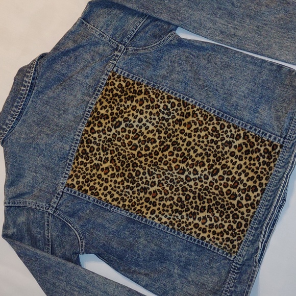 Forever 21 Denim Jacket With Cheetah Print Patch - Picture 4 of 6